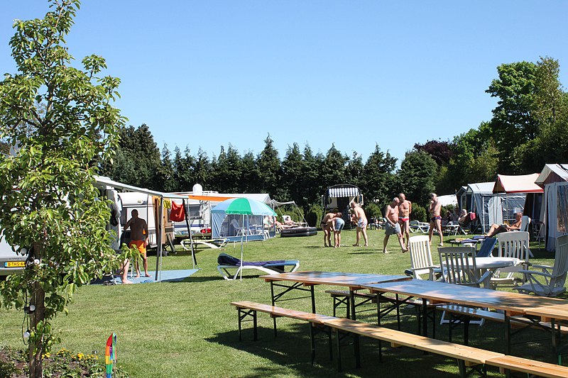 Camping dans la Drôme : choisir entre un camping 4 étoiles ou 5 étoiles