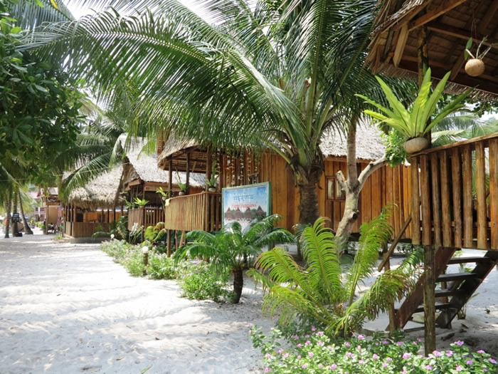 bungalows-Plage_ile_sud_du_Cambodge-Koh_Rong